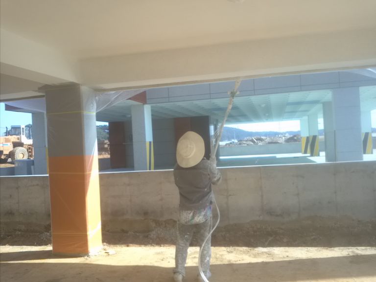 당진 주차장 천장 페인트작업 사진입니다.