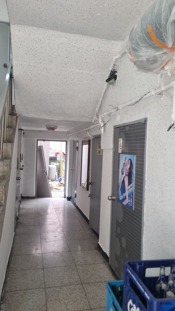 안성 상가계단 무뉘코트 작업사진 입니다